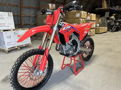 2022 Honda CRF 450R BLOWOUT PRICING !!! La course de motos est l'un des sports les plus exigeants au...
