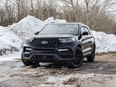 This Ford delivers a powerful blend of performance, comfort, and advanced technology in a bold and s...