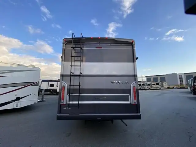 2025 Winnebago Vista 33K in RVs & Motorhomes in Abbotsford - Image 9