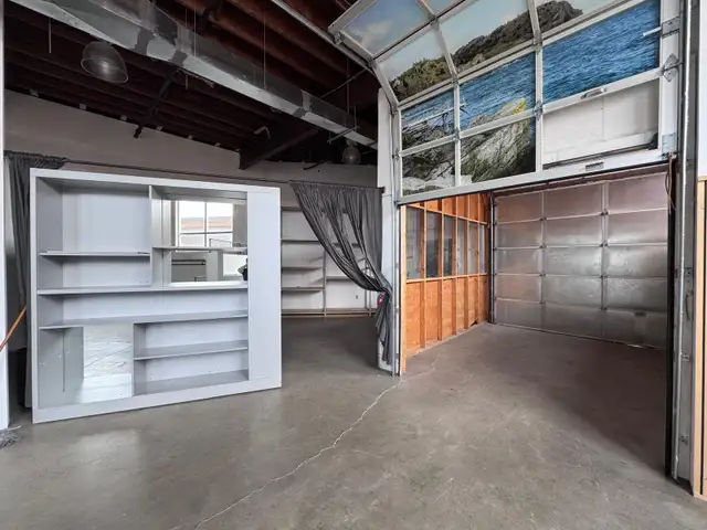 3,000SF Warehouse/Showroom/Industrial Space–Tycos Dr–Loading doc in Commercial & Office Space for Rent in City of Toronto - Image 4