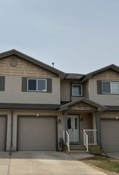 Step into luxury with this fully renovated 4-bedroom, 3.5-bathroom townhouse nestled in a quiet clos...