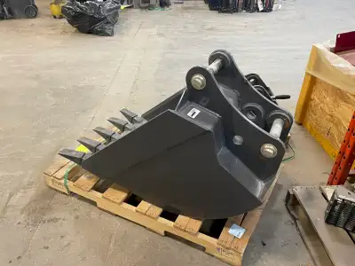 2024 CASE 24 INCH HD BACKHOE BUCKET STOCK# A112345 CNH PART #87607824 TAKEN OFF 580SV BACKHOE 24 INC...
