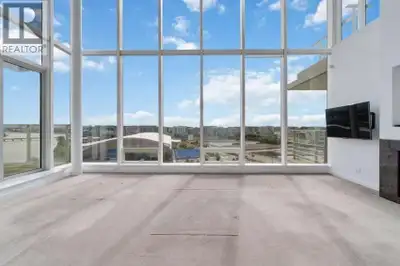 Features: - Year Built: 2013 - Developer: ASPAC Development - Type: Unfurnished 4 bedrooms + 5 bathr...