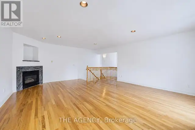68 Townsgate Drive Vaughan (Crestwood-Springfarm-Yorkhill), Onta, photo 4 of 4