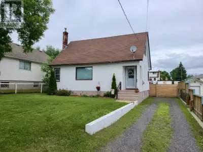 Nestled in Current river, this charming 1.5 storey home offers a perfect blend of comfort and conven...