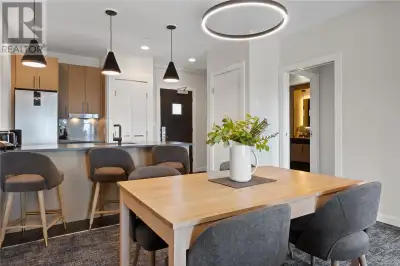 Beautiful fully renovated one bedroom top floor suite located in the cottages at Black Rock Oceanfro...