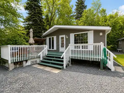 R29//Nutimik Lake/Whiteshell Provincial Park! Rare opportunity to own a four-season cottage on title...