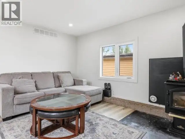 34-200 LOBIRD ROAD Whitehorse, Yukon in Houses for Sale in Whitehorse - Image 10