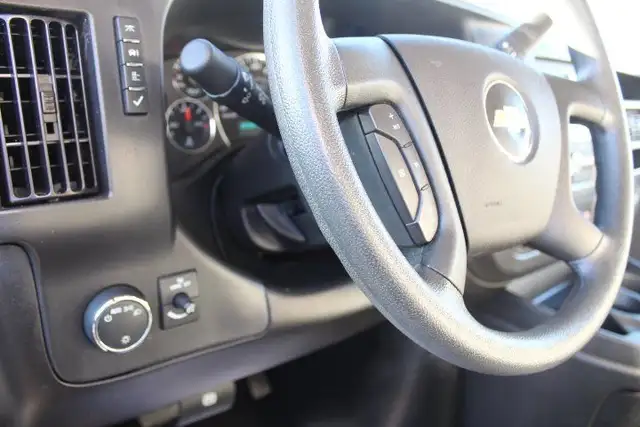 2024 Chevrolet Express 3500 CUBE 14 PIEDS + DECK 6.6 L / 39.000  in Cars & Trucks in Laval / North Shore - Image 11