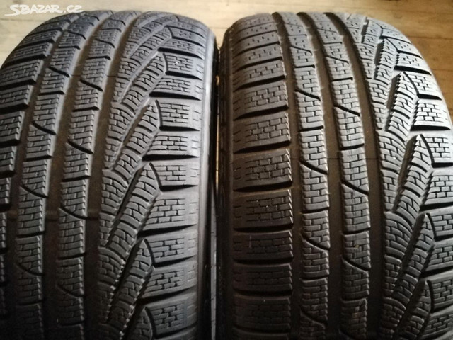 4 x 235/40/19 PIRELLI sottozero WINTER tires 99% tread 11/32'' in Tires & Rims in Mississauga / Peel Region