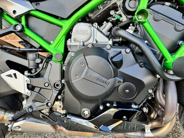 2020 Kawasaki Z H2 **SUPERCHARGED** **SCORPION PIPE** in Sport Bikes in Markham / York Region - Image 9