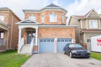 ROOM FOR RENT!!! Perfect for students or younge professional! This beautiful house offers a bedroom...