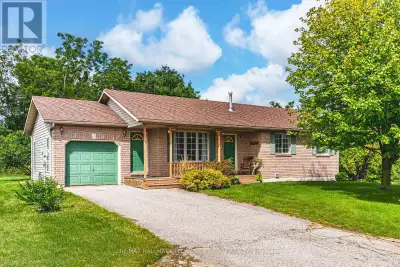UPDATED HILLSDALE BUNGALOW WITH A LARGE PRIVATE LOT, A FRIENDLY COMMUNITY, & EVERYDAY CONVENIENCE CL...