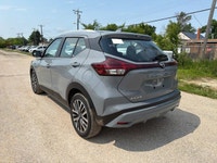 | Blind Spot Warning | Heated Front Seats | Heated Steering Wheel | Rear Parking Sensors | Electroni... (image 3)