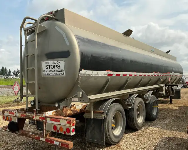2006 ADVANCE 44,000L Tri/A Tanker Trailer in Heavy Equipment in St. Albert - Image 3