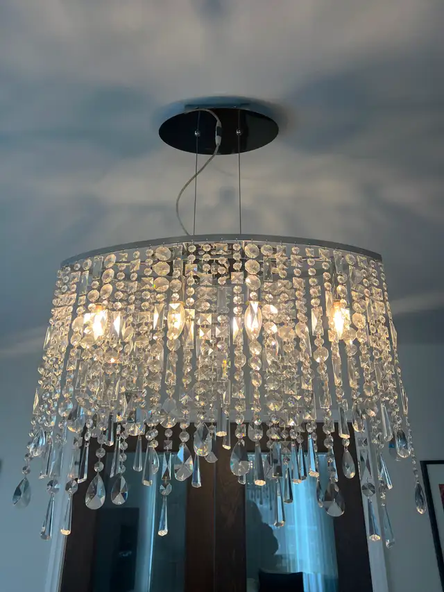 crystal light modern chandelier in Indoor Lighting & Fans in City of Montréal - Image 2