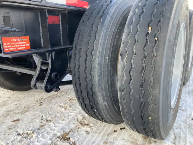 2006 Hyundai Container Chassis / 20 ft container pins in Heavy Equipment in Laval / North Shore - Image 15