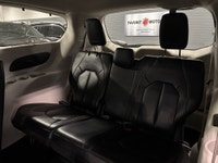 **FORMER DAILY RENTAL** **SPRING SPECIAL!** FEATURING : AWD, POWER SLIDING DOORS, POWER TRUNK, 7 PAS... (image 9)