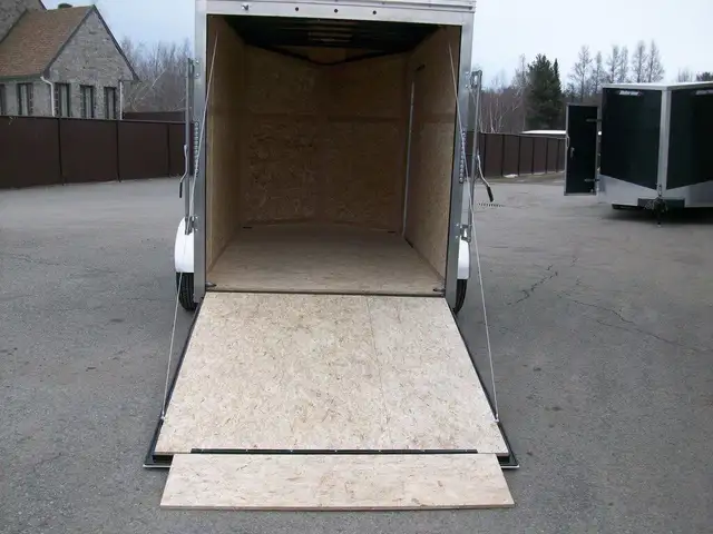 2025 Weberlane CARGO 6' X 10' V-NOSE 1 ESSIEUX RAMPE VTT MOTO TR in Cargo & Utility Trailers in Laval / North Shore - Image 9