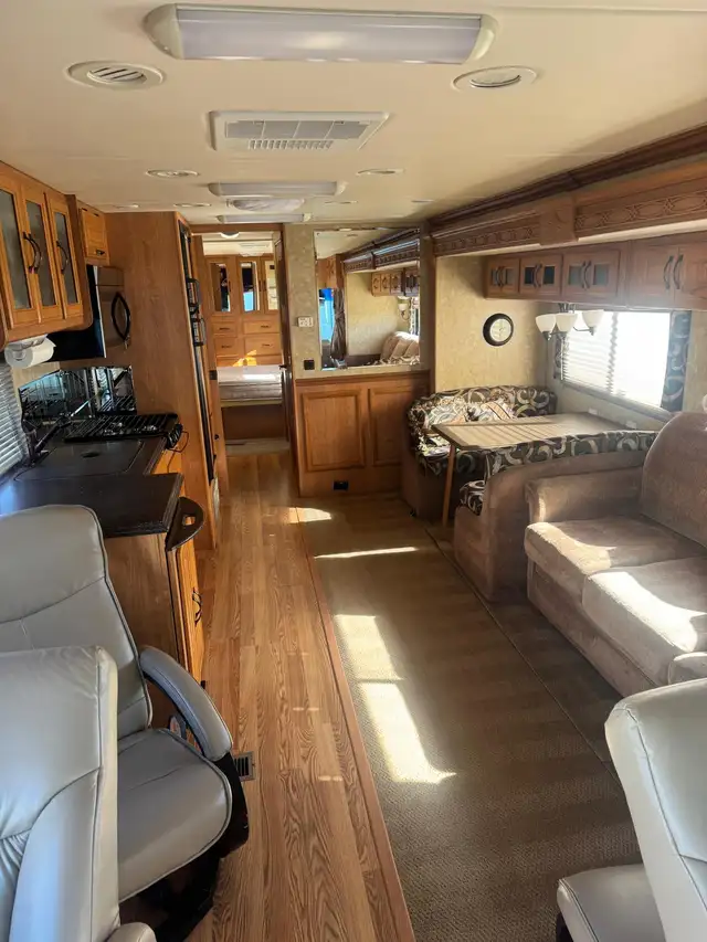 2008 Freightliner X-Line RV MINT CONDITION in RVs & Motorhomes in Calgary - Image 6