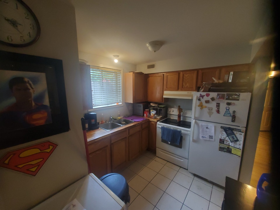 South Windsor renovated 2bd in 4Plex- Anytime wifi incl- private 3