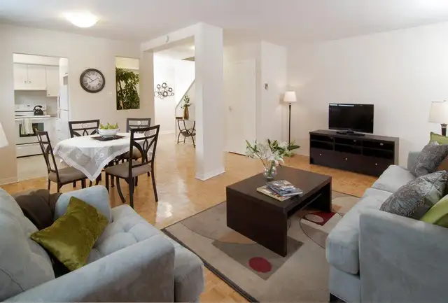 *Bright & Spacious 3 bdr TOWNHOUSE for rent in West Island