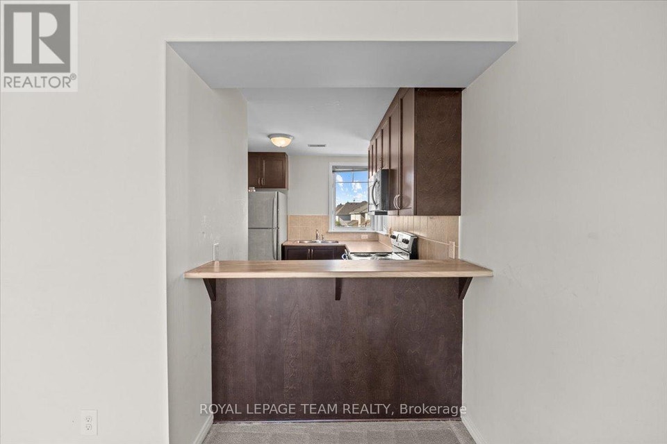 282 ESPIN HEIGHTS Ottawa, Ontario 4