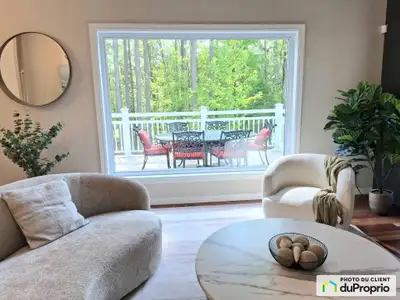 Superbe villa de 4 chambres avec quai privatif de 24' sur le lac Memphrémagog Atouts: Près de 300 m2...
