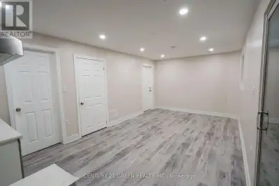 A Beautiful Walk out Studio type basement ideal for Single or Couple. Rent include the utilities. Gr...
