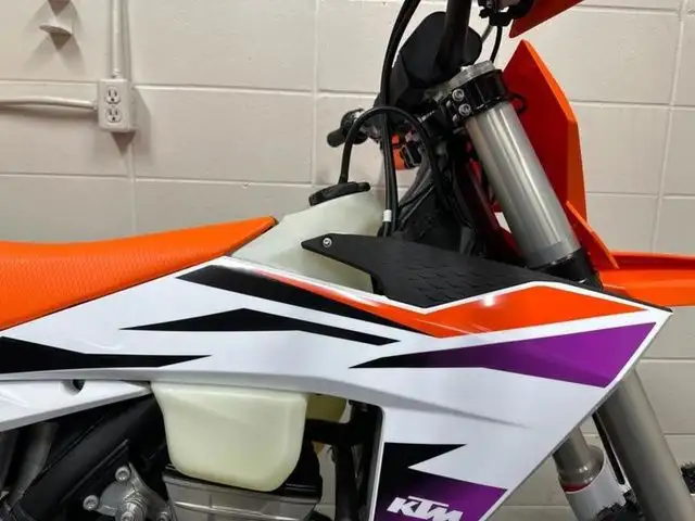 2024 KTM 250 XC-F in Dirt Bikes & Motocross in Calgary - Image 5