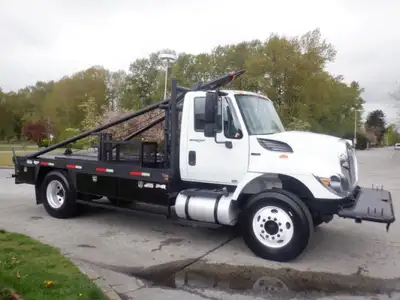 2013 International 7300 Flat Deck 3 Seater Air Brakes Diesel 7.6L L6 DIESEL engine Manual transmissi...