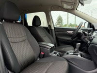 2017 NISSAN ROGUE SV PKG AWD GORGEOUS CLEAN CARFAX REV CAM HEATED SEATS ONLY $148.63 BI WEEKLY WITH... (image 9)