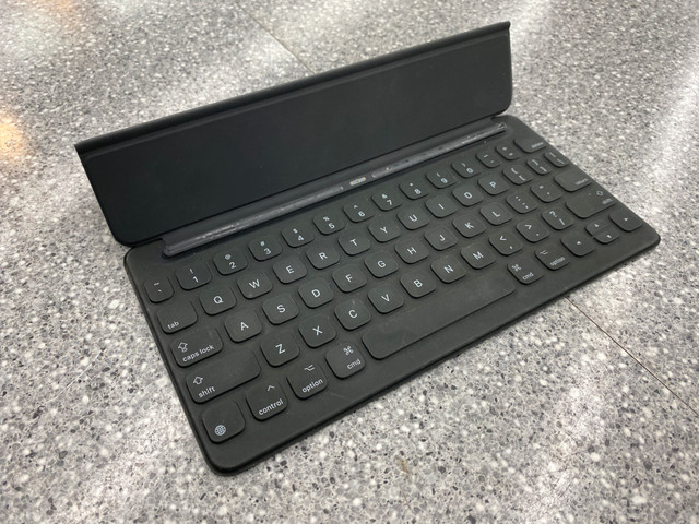iPad Smart Keyboard in iPad & Tablet Accessories in City of Toronto