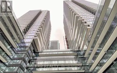 elcome to Line5 Condo in the vibrant Yonge & Eglinton area. New studio unit is filled with natural l...