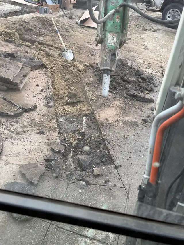 Concrete  slabs and Asphalt cutting & removal in Brick, Masonry & Concrete in Calgary - Image 4