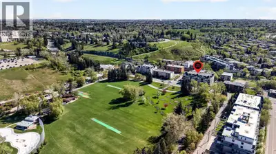 LOCATION! LOCATION! LOCATION! Welcome to the Royal Kensington, a prestigious building in the heart o...