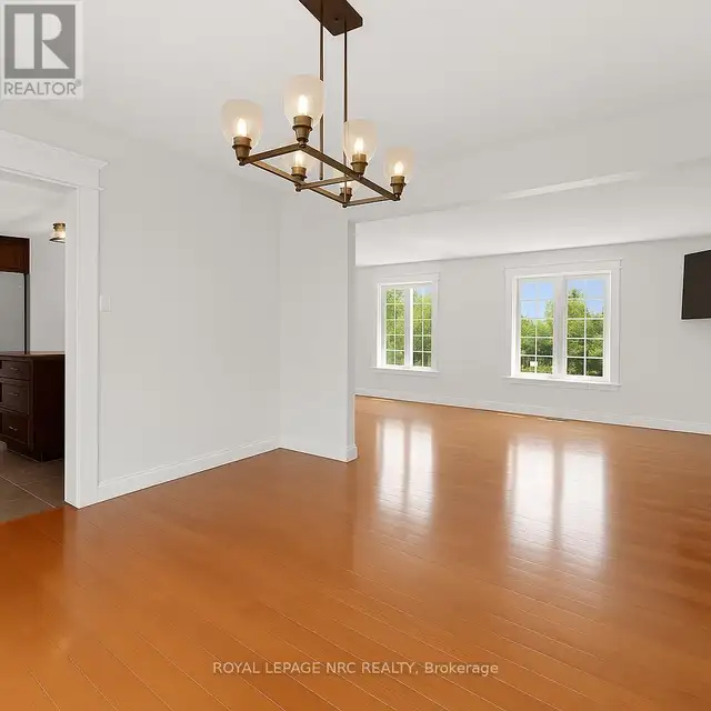 725 PARKDALE AVENUE Fort Erie (Crescent Park), Ontario in Houses for Sale in St. Catharines - Image 7