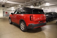 This MINI Countryman has a strong Intercooled Turbo Premium Unleaded I-4 2.0 L/122 engine powering t... (image 4)