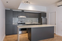 Renovated Akelius one bedroom apartment for rent. Located near Marie-Anne in the Plateau Mont-Royal... (image 1)