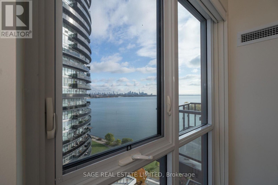 PH11 - 39 ANNIE CRAIG DRIVE Toronto (Mimico), Ontario 3