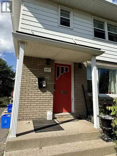 Private room for lease in a conveniently located home near The Ottawa Hospital General Campus & CHEO...