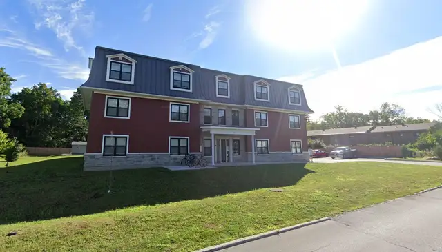 AVAILABLE SEPTEMBER - 3 BEDROOM UNIT  - PERTH