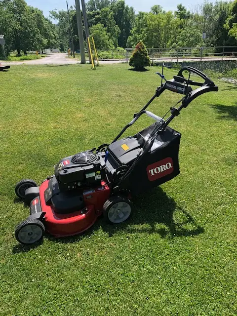 Toro 30" TimeMaster® w/Personal Pace® (21219) Gas Lawn Mower in Lawnmowers & Leaf Blowers in Belleville - Image 3