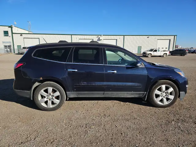 2016 Chevrolet Traverse in Cars & Trucks in Calgary - Image 7