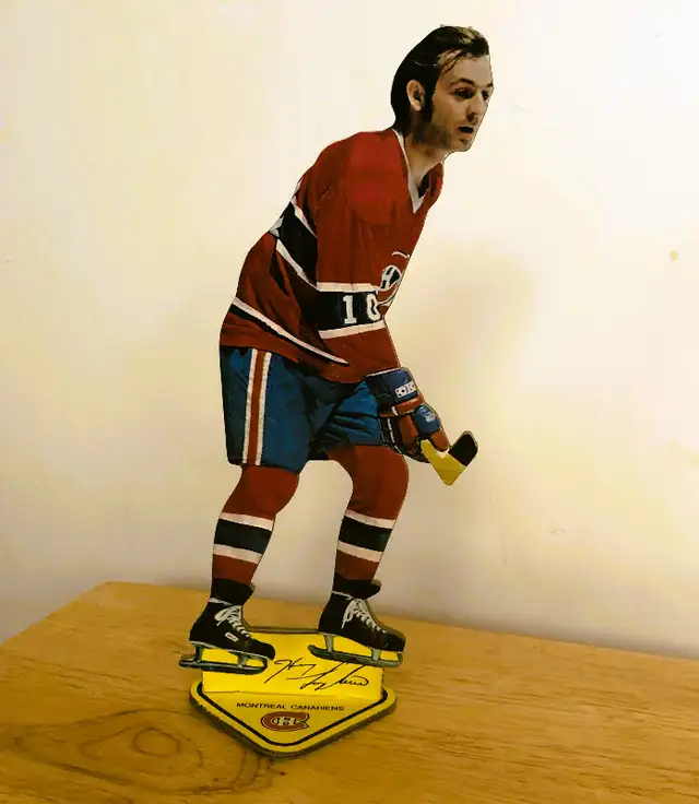 12” H ~1975 Guy LaFleur Canadiens Stand Up w/Replica Signature in Arts & Collectibles in Calgary - Image 2