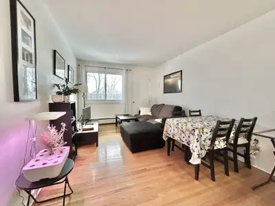 Appartement 3 et demi, semi meublé, situé dans un complexe immobilier localisé à Sainte-Foy à proxim...