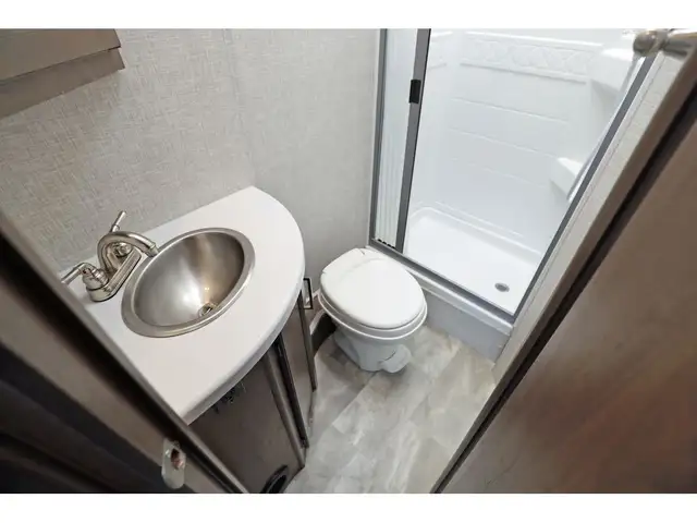 2022 Thor Motor Coach Quantum KM24 1 extension ! Sprinter Merced in RVs & Motorhomes in Laval / North Shore - Image 17