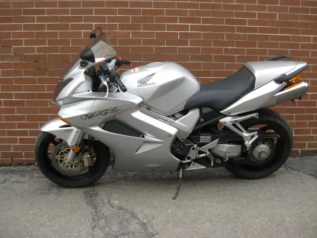 2002 HONDA VFR 800 in Street, Cruisers & Choppers in City of Toronto - Image 5