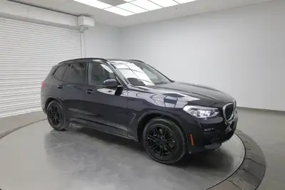 HEATED FRONT SEATS, LED HEADLIGHTS, CROSS-TRAFFIC ALERT, NAVIGATION SYSTEM, POWER LIFTGATE Ah, the 2...