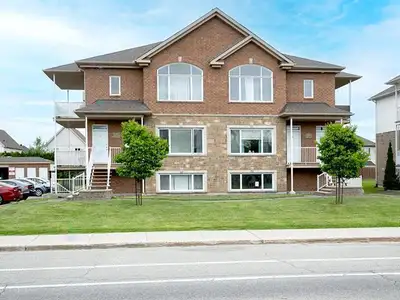 Bright and spacious 2-bedroom condo located on the 2nd floor in the sought-after Plateau neighborhoo...